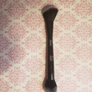Kat Von D Shade/Light Brush